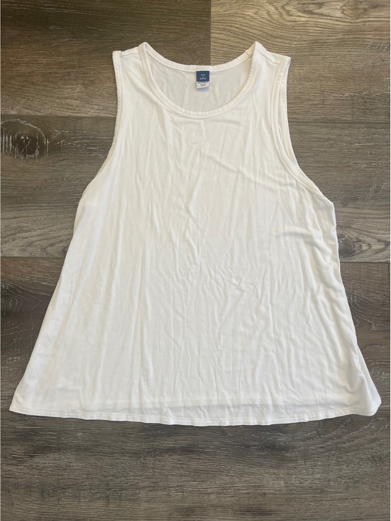 Old Navy Tops - Old Navy tank tops great condition size SP